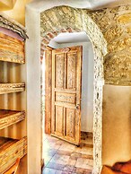 Parmis Boutique House