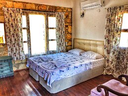 Parmis Boutique House