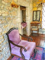 Parmis Boutique House