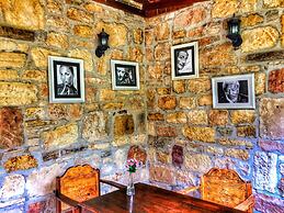 Parmis Boutique House