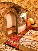 Parmis Boutique House