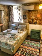 Parmis Boutique House