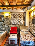 Parmis Boutique House