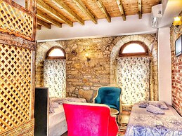 Parmis Boutique House