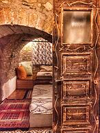 Parmis Boutique House