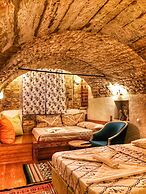 Parmis Boutique House