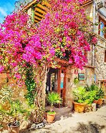 Parmis Boutique House