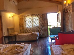 Parmis Boutique House