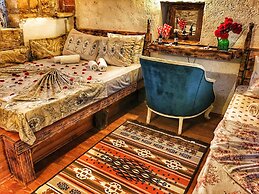 Parmis Boutique House