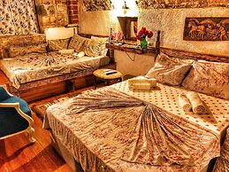 Parmis Boutique House