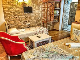 Parmis Boutique House