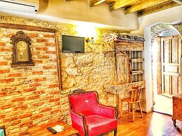 Parmis Boutique House