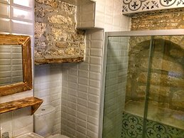 Parmis Boutique House