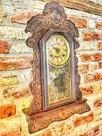 Parmis Boutique House