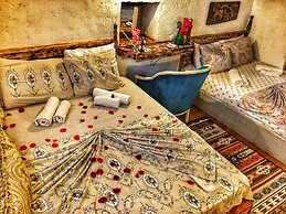 Parmis Boutique House