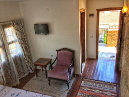 Parmis Boutique House