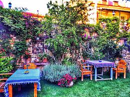 Parmis Boutique House