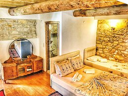 Parmis Boutique House