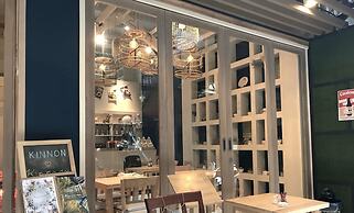 Kinnon Deluxe Hostel Coworking Cafe