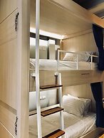 Kinnon Deluxe Hostel Coworking Cafe