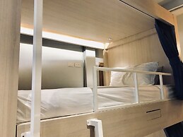 Kinnon Deluxe Hostel Coworking Cafe