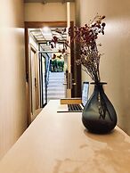 Kinnon Deluxe Hostel Coworking Cafe