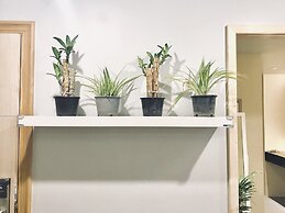 Kinnon Deluxe Hostel Coworking Cafe