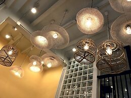 Kinnon Deluxe Hostel Coworking Cafe