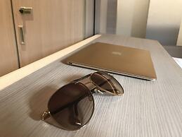 Kinnon Deluxe Hostel Coworking Cafe