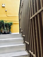 Kinnon Deluxe Hostel Coworking Cafe