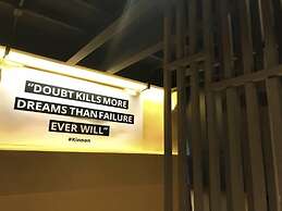 Kinnon Deluxe Hostel Coworking Cafe