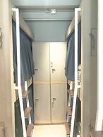 Kinnon Deluxe Hostel Coworking Cafe