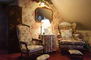 The Tea Rose Inn at Plymouth