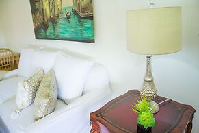 Kingston Luxury Condo Apartment