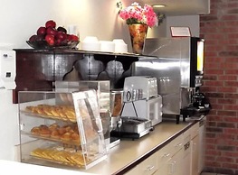 Capital O Amerihost Inn and Suites Fulton Hwy 54 MO