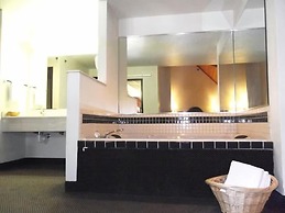 Capital O Amerihost Inn and Suites Fulton Hwy 54 MO