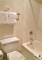 Capital O Amerihost Inn and Suites Fulton Hwy 54 MO