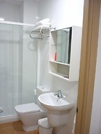 Pensión Albergue Puente Ribeira - Hostel