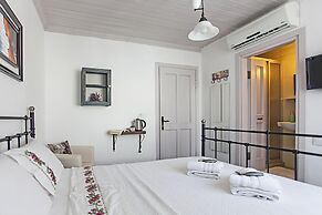 Kalinda Bozcaada (Adult Only)