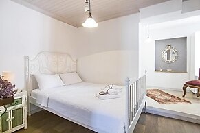 Kalinda Bozcaada (Adult Only)