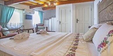 Kalinda Bozcaada (Adult Only)