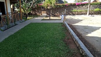 Queen K Cottages At Chrystal Homes