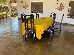 Queen K Cottages At Chrystal Homes