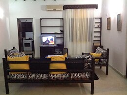 Queen K Cottages At Chrystal Homes