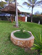 Queen K Cottages At Chrystal Homes