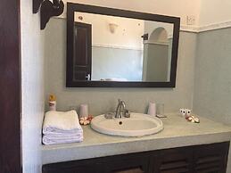 Queen K Cottages At Chrystal Homes