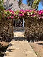 Queen K Cottages At Chrystal Homes