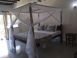 Queen K Cottages At Chrystal Homes