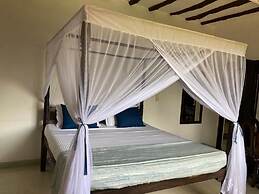 Queen K Cottages At Chrystal Homes