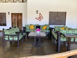 Queen K Cottages At Chrystal Homes